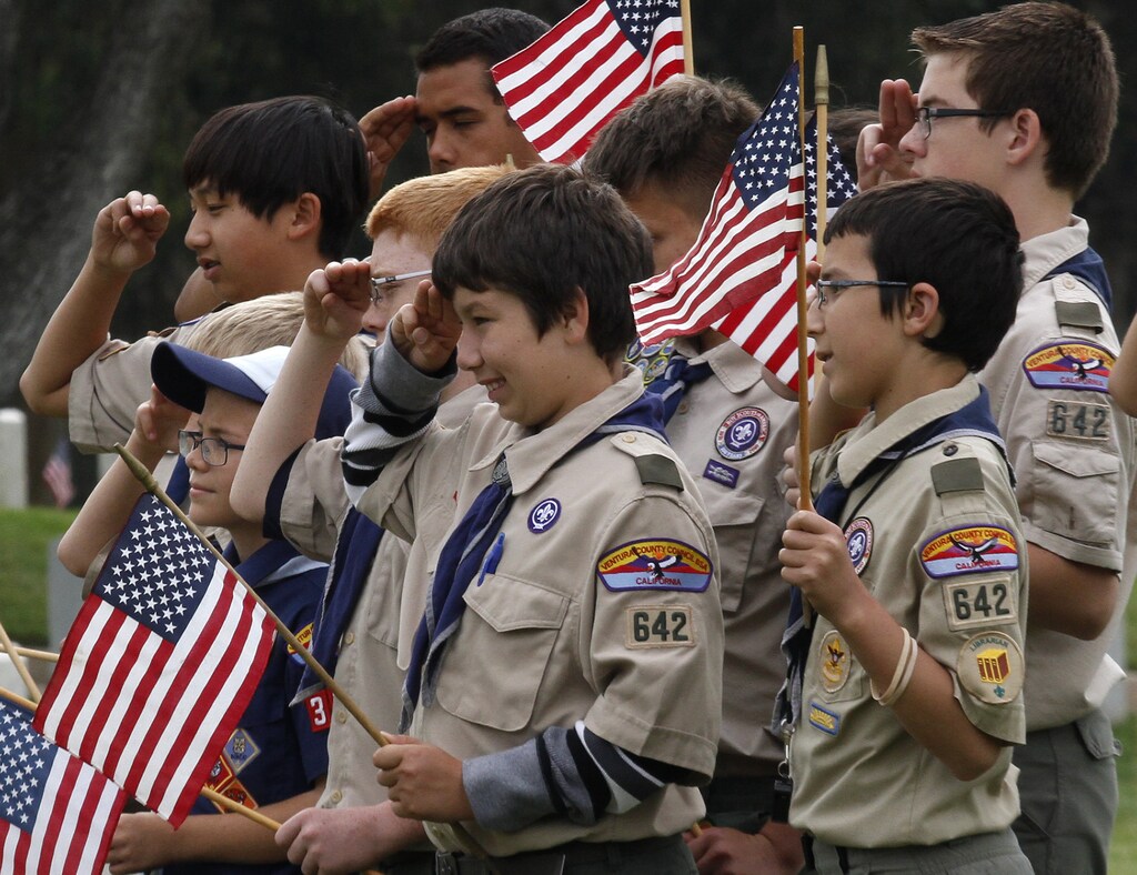Boy Scouts of America troop members attend a Memorial Day weekend commemorative event in Los Angeles, California, May 25, 2013. REUTERS/Jonathan Alcorn (UNITED STATES - Tags: SOCIETY ANNIVERSARY) - GM1E95Q0EL202
