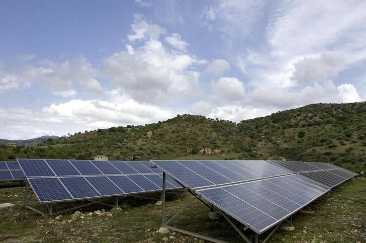 Solar panels are seen in a farm near the Sicilian town of Castelbuono, southern Italy, September 28, 2009. Italian renewable energy company TerniEnergia is set to exceed its 2009 target for new solar installations and may review 2010 and 2011 goals aiming to expand on the rapidly growing market, its chairman told Reuters. REUTERS/Giuseppe Piazza (ITALY ENERGY BUSINESS)