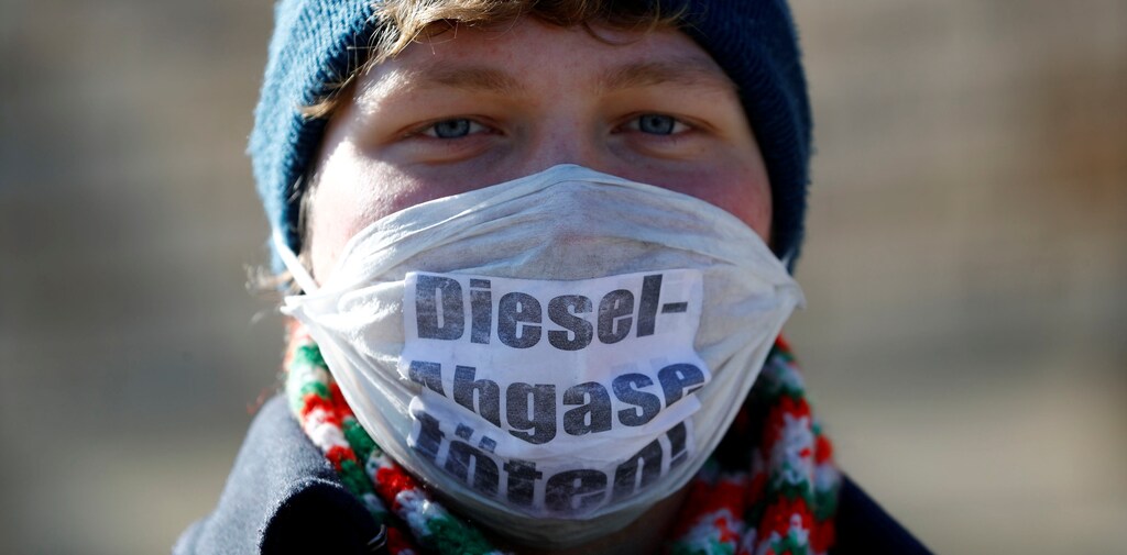 An environmental activist protests in front of Germany's federal administrative court, before they decide whether German law provides a legal basis for cities to ban diesel cars to help reduce air pollution, in Leipzig, Germany, February 27, 2018. The words read "Diesel exhaust kills." REUTERS/Fabrizio Bensch TPX IMAGES OF THE DAY - RC15B3D236E0