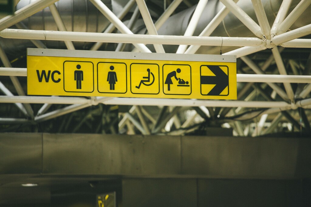 Yellow signage directing to toilets.