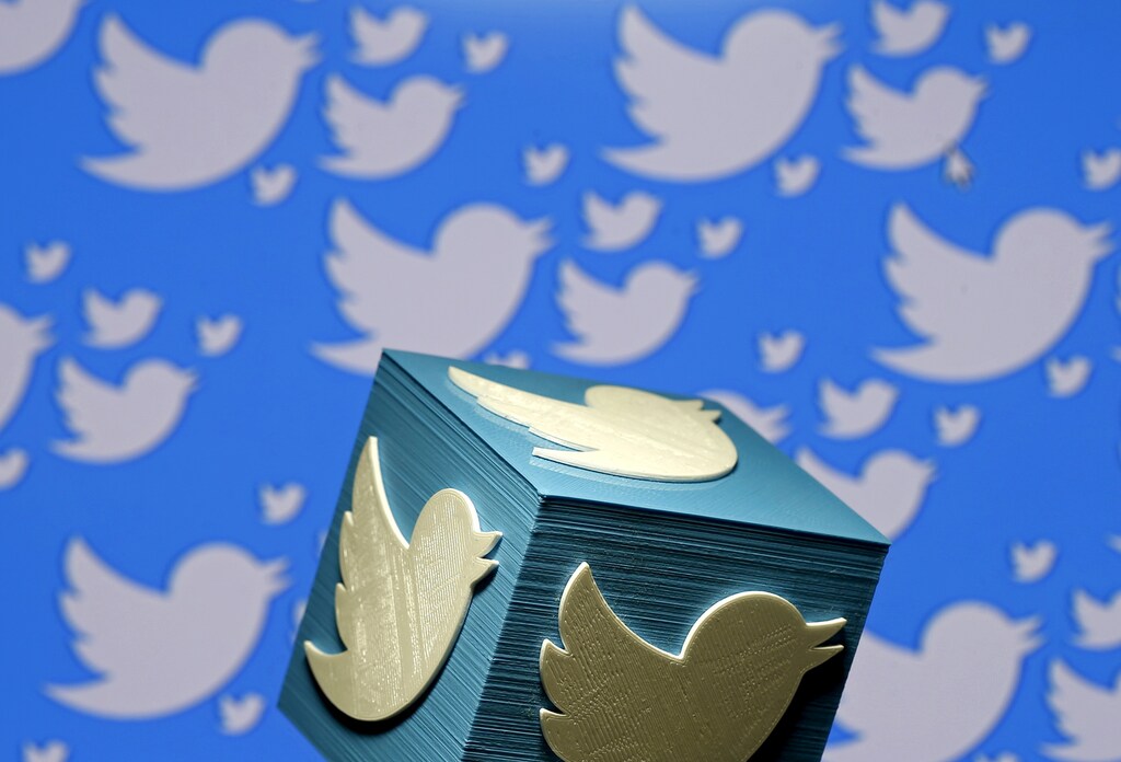 A 3D-printed logo for Twitter is seen in this picture illustration made in Zenica, Bosnia and Herzegovina on January 26, 2016. REUTERS/Dado Ruvic/Illustration/File Photo - TM3EC7Q0VIA01