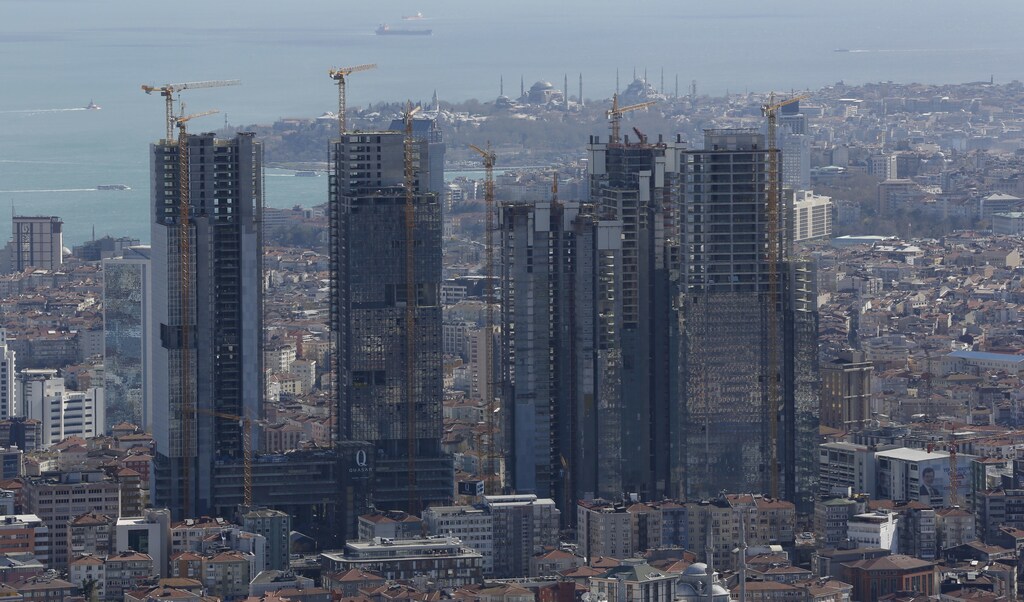 New skyscrapers under construction are pictured in Istanbul April 10, 2015. Turkish President Tayyip Erdogan dreams of transforming Istanbul into a financial hub that can rival Dubai or Singapore, but first he needs to win over would-be investors. Market participants say interest from small investors is on the wane, thanks to higher fees and as new flotations fail to spark interest. That's bad news for an exchange that relies on retail investors for much of its liquidity. It also raises questions about the viability of the government's drive to make Istanbul a global top-10 financial hub. Picture taken April 10, 2015. REUTERS/Murad Sezer - GF10000054907