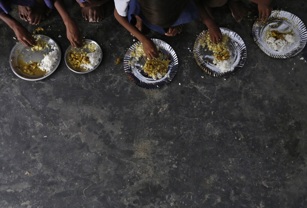 A picture of children eating their school dinner.