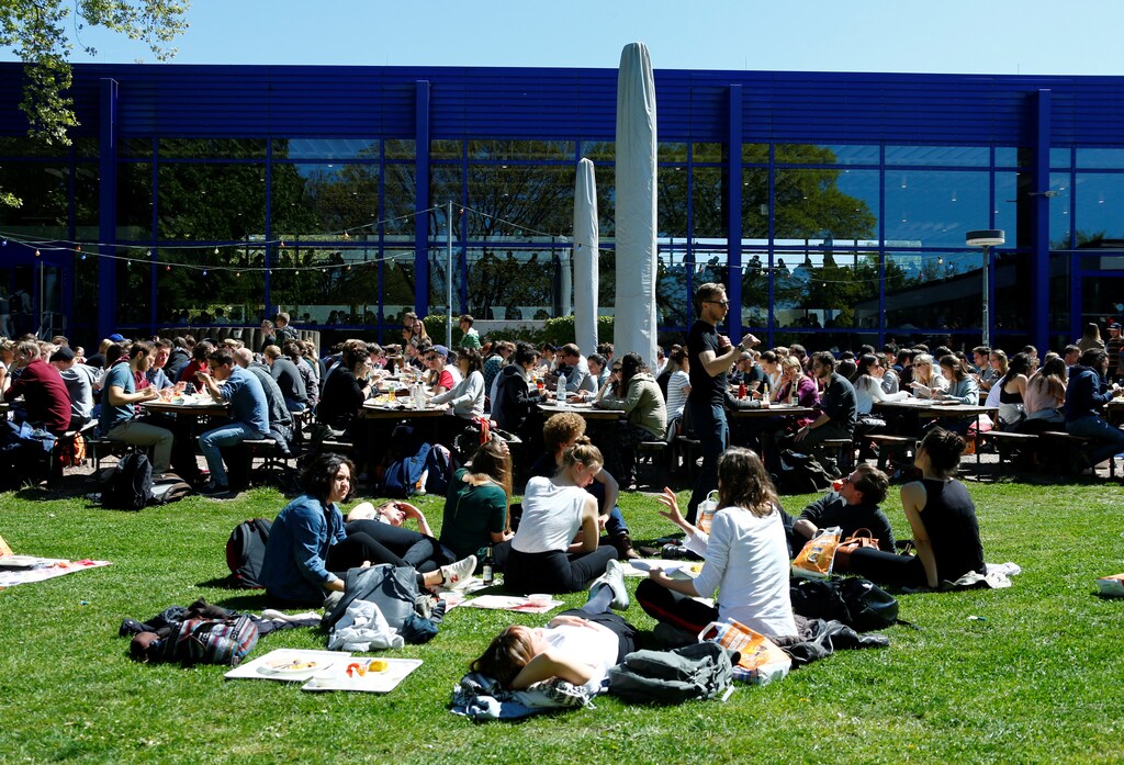 Students enjoy the sun at the Albert-Ludwigs-University in Freiburg, Germany April 24, 2017. REUTERS/Ralph Orlowski - RTS13T6X