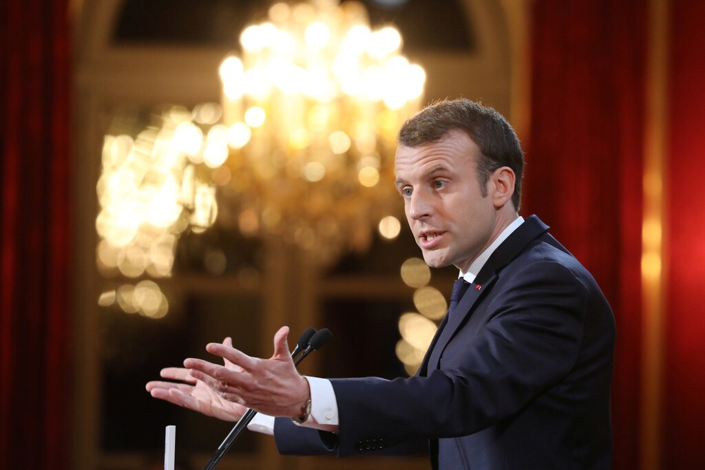 French President Emmanuel Macron delivers his New Year wishes to the members of the press corps at the Elysee Palace in Paris, France, January 3, 2018. REUTERS/Ludovic Marin/Pool - RC14263B3350
