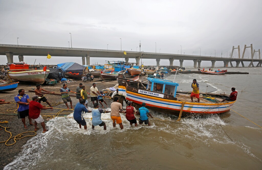 Climate risks are impacting coastal cities around the world, affecting marine ecosystems and livelihoods.