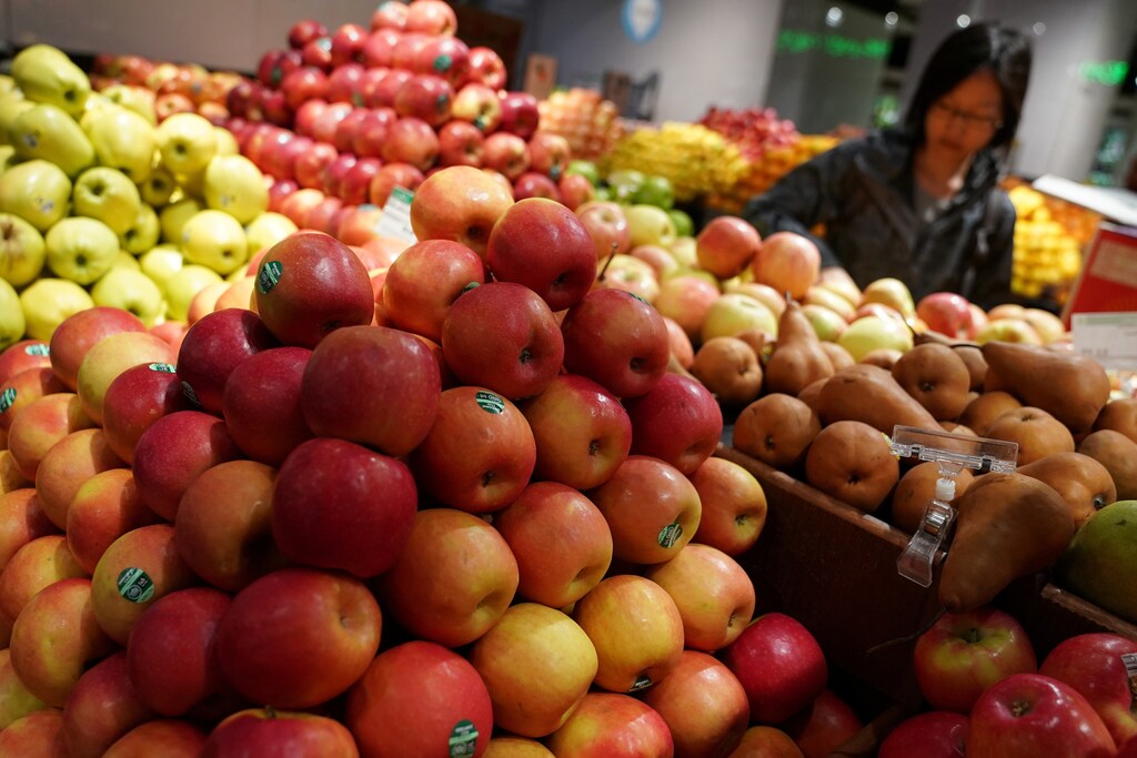 A woman shops for produce inside a Whole Foods Market in the Manhattan borough of New York City, New York, U.S. June 16, 2017. REUTERS/Carlo Allegri - RC1C0296B780