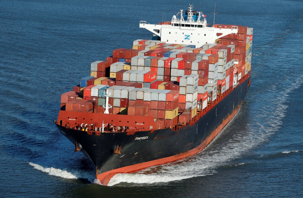 Athletics - New York City Marathon - New York, New York, United States - November 3, 2019 General view of a cargo ship before the start of the marathon REUTERS/Lucas Jackson - RC131F539D50