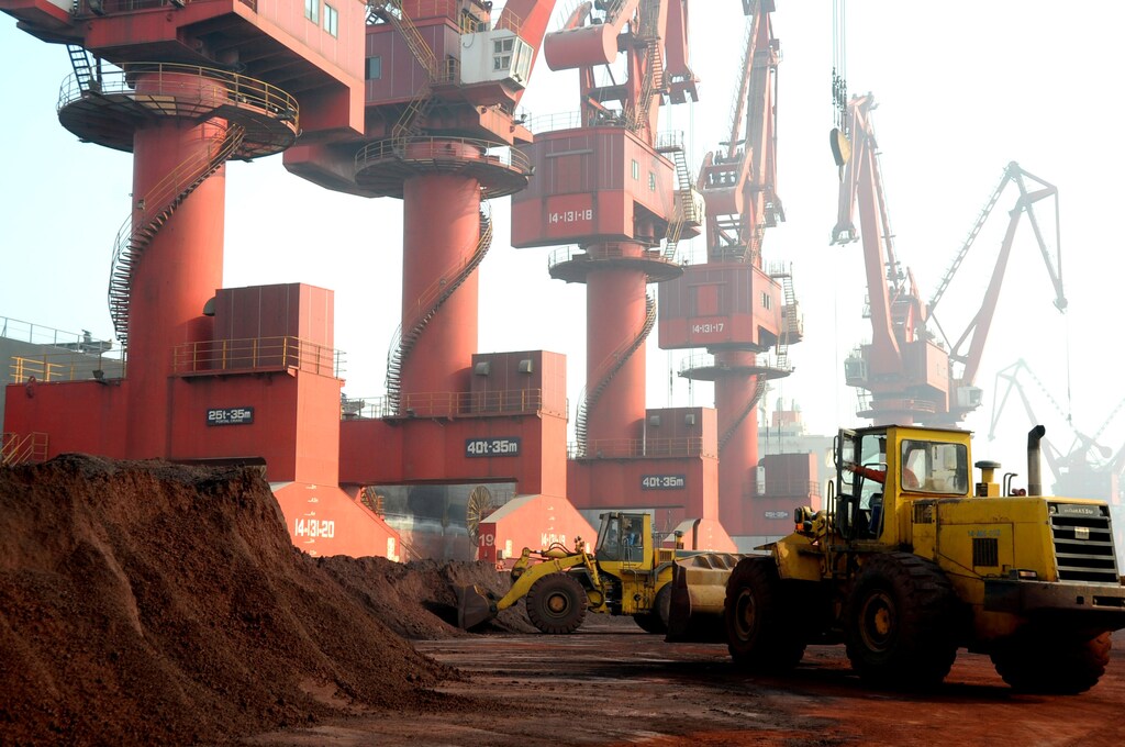 FILE PHOTO: Workers transport soil containing rare earth elements for export at a port in Lianyungang, Jiangsu province, China October 31, 2010. REUTERS/Stringer/File Photo ATTENTION EDITORS - THIS IMAGE WAS PROVIDED BY A THIRD PARTY. CHINA OUT. - RC19342373A0