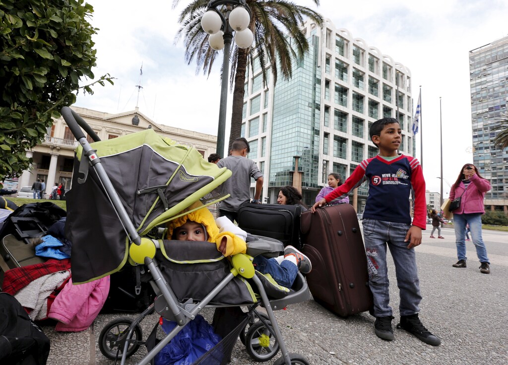 Members of five Syrian refugee families that arrived in Uruguay on October 9, 2014 demonstrate at the Independencia square in Montevideo, September 7, 2015. The families, consisting of 44 members, two of whom where born in Uruguay, are demanding to leave the country, stating high cost of living and difficulty in finding jobs to feed their families as reasons to leave. REUTERS/Andres Stapff - RTX1RIXB
