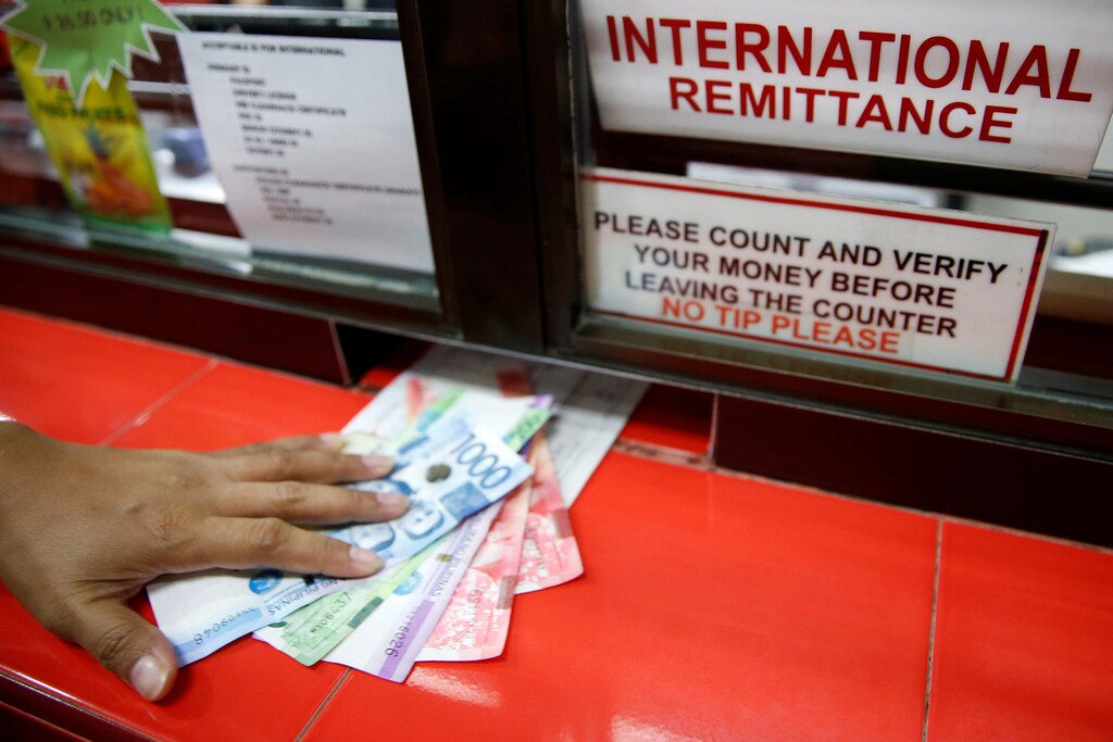 Philippine Peso bills sent by a Filipino working abroad are pictured being received by a relative at a money remittance center in Makati City, Metro Manila, Philippines, September 19, 2018. REUTERS/Eloisa Lopez - RC1AE4678CF0