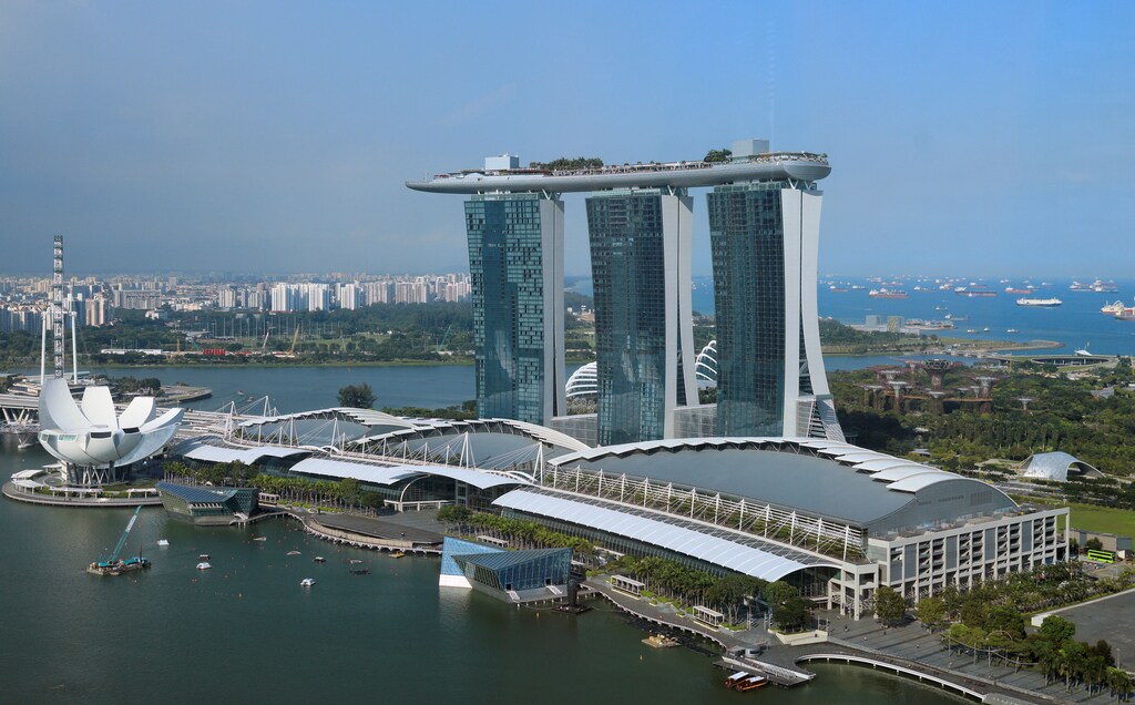 The Marina Bay Sands hotel and convention centre in Singapore April11, 2017. REUTERS/Henning Gloystein - RC175C015970