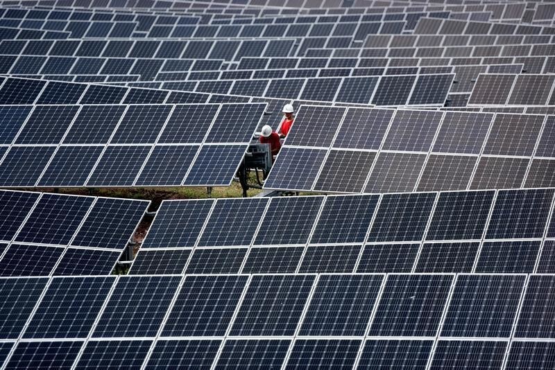 Workers inspect solar panels at a photovoltaic power station on a hill in Linyi, Shandong province, China August 11, 2018. Picture taken August 11, 2018. REUTERS/Stringer ATTENTION EDITORS - THIS IMAGE WAS PROVIDED BY A THIRD PARTY. CHINA OUT. TPX IMAGES OF THE DAY - RC1B356A26B0