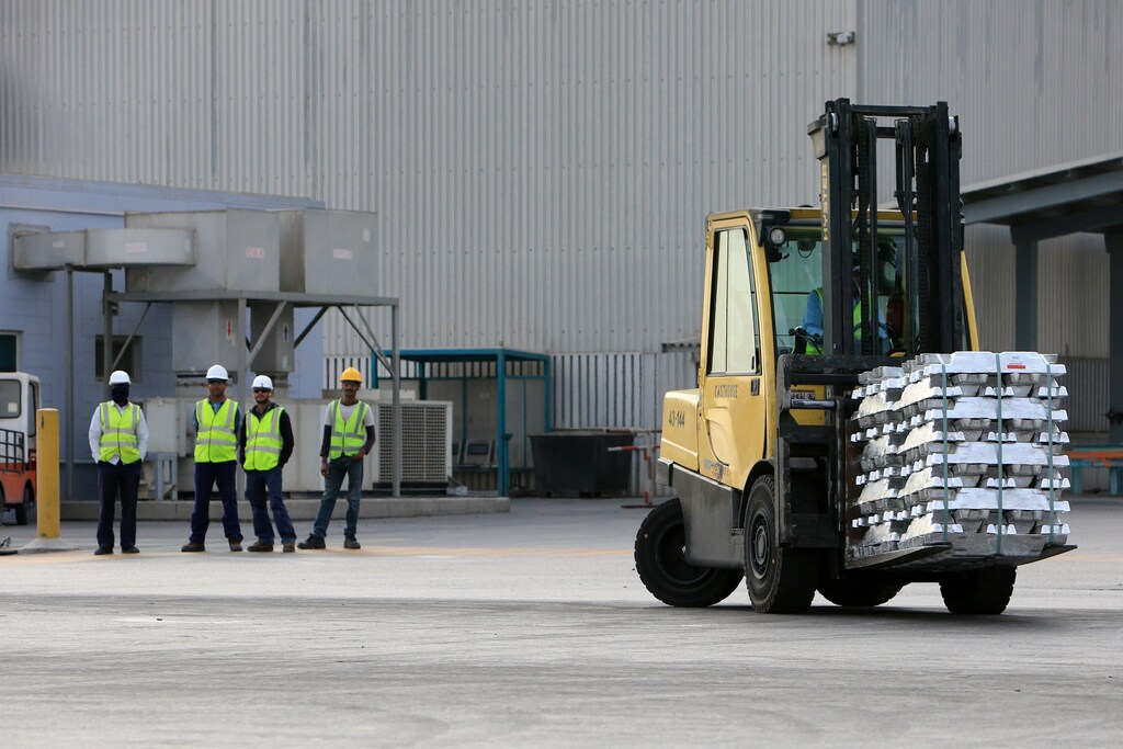 Workers stand in Maaden Aluminium in Ras Al Khair, Saudi Arabia November 23, 2016. Picture taken November 23, 2016. REUTERS/Zuhair Al-Traifi - RTST598