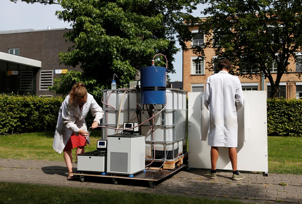 Belgian scientists Marjolein Vanoppen and Sebastiaan Derese (R) demonstrate the use of a machine that turns urine into drinkable water and fertilizer using solar energy, at the University of Ghent, Belgium, July 26, 2016. REUTERS/Francois Lenoir TPX IMAGES OF THE DAY - RTSJQFW