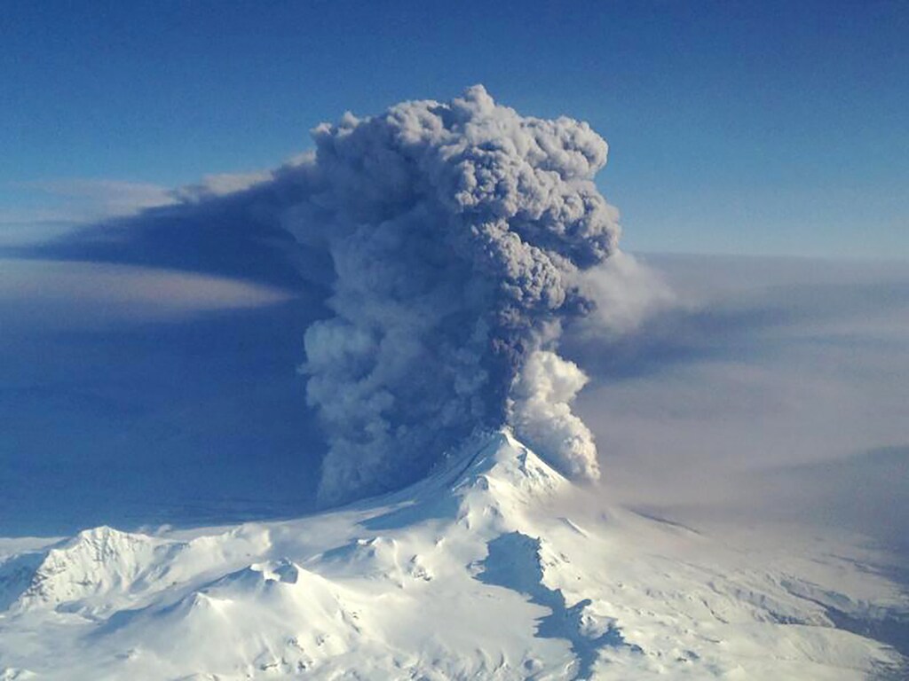 FILE PHOTO: The Pavlof Volcano spews ash in the Aleutian Islands of Alaska, U.S. on March 28, 2016. Courtesy Lieutenant Commander Nahshon Almandmoss/US Coast Guard/Handout via REUTERS ATTENTION EDITORS - THIS IMAGE WAS PROVIDED BY A THIRD PARTY. EDITORIAL USE ONLY. - RTX2W0MB