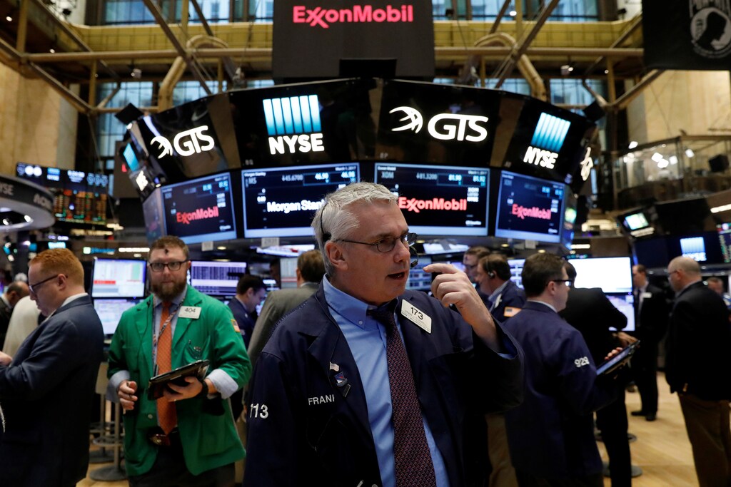 A trader works on the floor of the New York Stock Exchange (NYSE) in New York, U.S., March 1, 2017. REUTERS/Brendan McDermid - RTS10ZIW