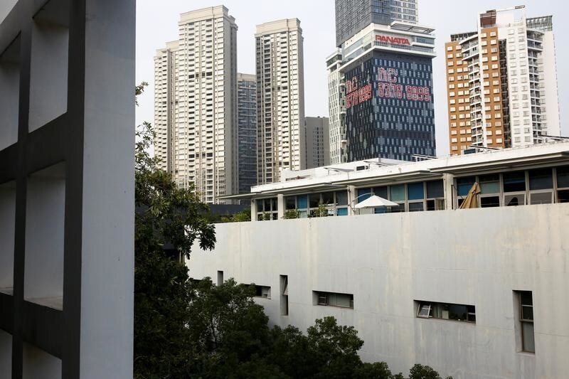 Skyscrapers rise behind a building of the former Sanyo factory in the Shekou area of Shenzhen, Guangdong Province, China, December 14, 2018. Picture taken December 14, 2018. REUTERS/Thomas Peter - RC1E070F91B0