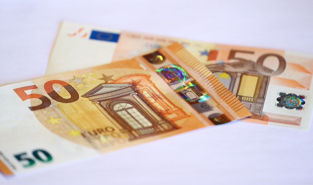 The German Central Bank (Bundesbank) presents the new 50 euro banknote at its headquarters in Frankfurt, Germany, March 16, 2017. REUTERS/Kai Pfaffenbach - LR1ED3G0RA7NX