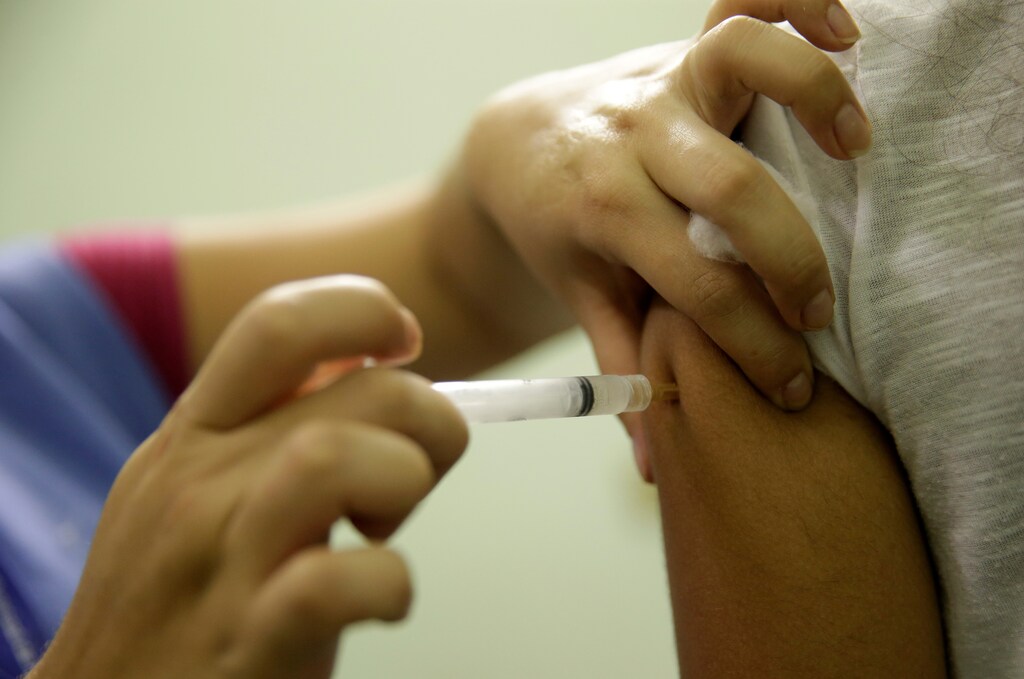 A woman is vaccinated during a campaign of vaccination against yellow fever in Rio de Janeiro, Brazil, March 25, 2017. REUTERS/Ricardo Moraes