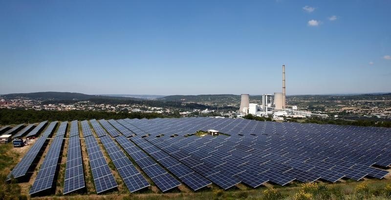 A general view shows solar panels to produce renewable energy at the Urbasolar photovoltaic park in Gardanne, France, June 25, 2018. REUTERS/Jean-Paul Pelissier - RC1C346E9F20