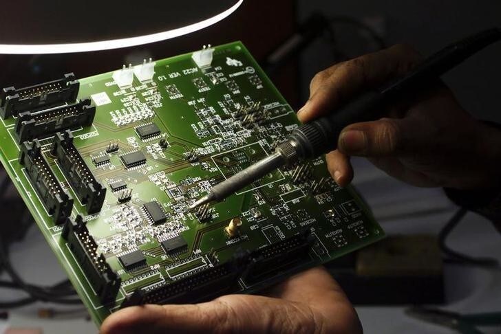 A semiconductor chip designer works on a computer component at the Indian unit of Texas Instruments Inc in Bangalore. Texas Instruments was the first computer software company to set up its operations in the city in 1985. Bangalore today is home to dozens of global and domestic technology companies employing an estimated 75,000 software professionals and is popularly referred to as Asia's 'Silicon Valley'. Picture taken April 4.SK/PB