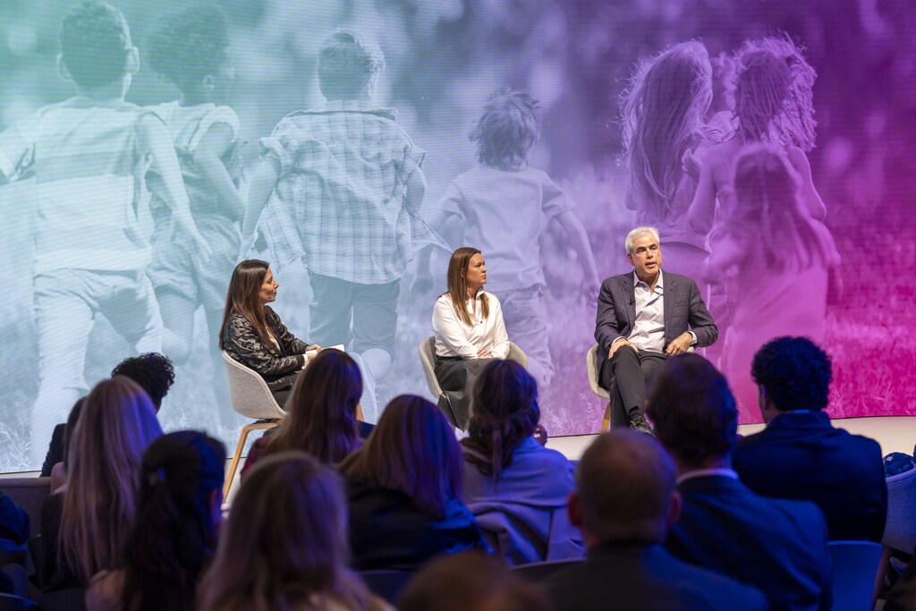 Jonathan Haidt, Professor of Ethical Leadership, Stern School of Business, New York University, USA; Nita Farahany, Robinson O. Everett Professor of Law and Philosophy; Director, Duke Science and Society, Duke University, USA; Sarah Huckabee Sanders, Governor of Arkansas, USA; speaking in Collapsing Youth? session at the World Economic Forum Annual Meeting 2025 in Davos-Klosters, Switzerland, 22/1/2025, 17:15 â 17:45 at Congress Centre - Fusion. Betazone. Copyright: World Economic Forum / Valeriano Di Domenico