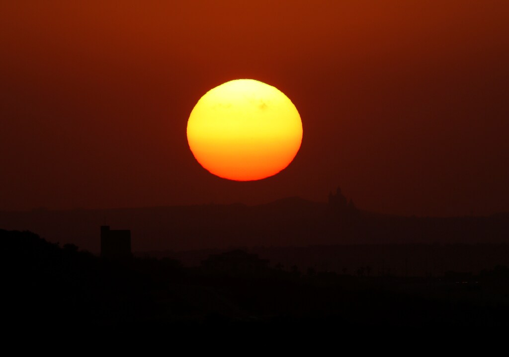 The setting sun is seen from Pembroke, Malta, June 7, 2017. REUTERS/Darrin Zammit Lupi - RTX39IPZ