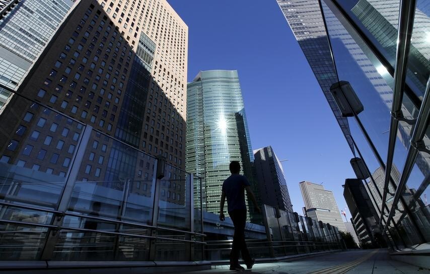 7月2日、ポストコロナの世界的な景気回復によって国際商品市況が大幅に上昇する中、日本国内の消費者物価(除く生鮮、コアCPI)は5月が前年比マイナス0.1%と小幅低下した。都内で2016年1月撮影