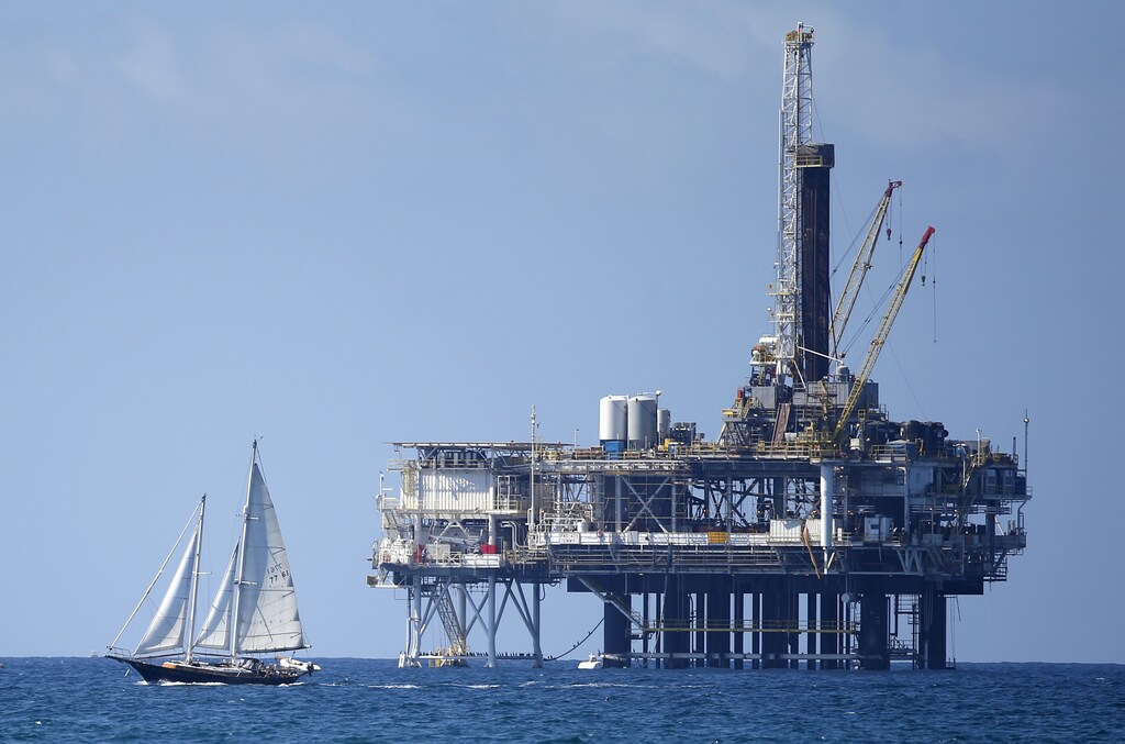 An offshore oil platform is seen in Huntington Beach, California September 28, 2014. Brent oil prices fell more than $2 a barrel to less than $88 on Monday, its lowest since 2010, after key Middle East producers signalled they would keep output high even if that meant lower prices. Brent oil prices have tanked by nearly 25 percent since June as ample supply coincided with weak demand, raising the possibility that the Organization of the Petroleum Exporting countries could cut output. Picture taken September 28, 2014. REUTERS/Lucy Nicholson