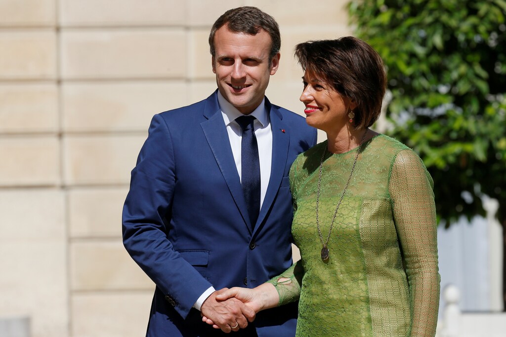 French President Emmanuel Macron welcomes Switzerland's President Doris Leuthard at the Elysee Palace in Paris, France, July 18, 2017. REUTERS/Gonzalo Fuentes - RC1F0E672400