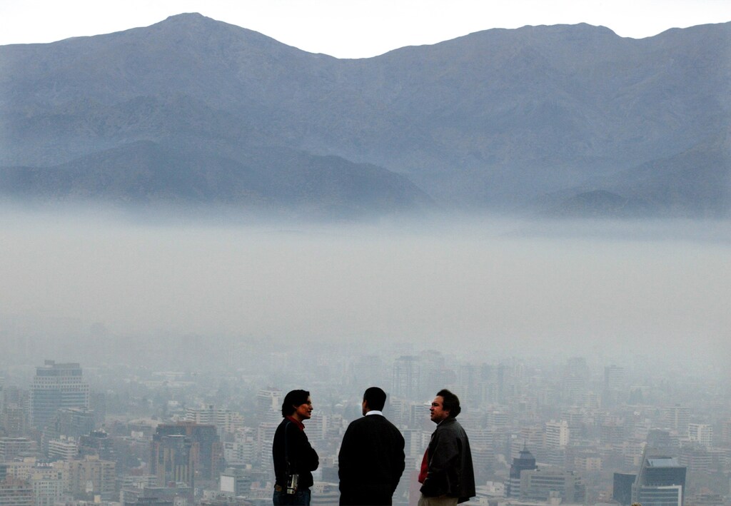 Chilean men stand on a hill overlooking smog-covered Santiago, as theChilean government declared an environmental alert because air quality hadworsened to hazardous levels, May 19, 2003. For most of the year, animpressive setting beneath the towering Andes Mountains is one of the grandattractions of the Chilean capital, Santiago. But between May and August,the Andes can't even be seen through a blanket of toxic smog. A recent pollshowed Latin American executives viewed Santiago and Sao Paulo, Brazil, asthe best cities in the region in which to do business. But they wouldn'twant to live there. They also said smog was the biggest obstacle to theChilean government's drive to lure foreign investors. Pictures of the Year2003 REUTERS/Carlos Barria/FEATURE/ENVIRONMENT-CHILE-SMOGCB/GN - RP3DRILWKUAA