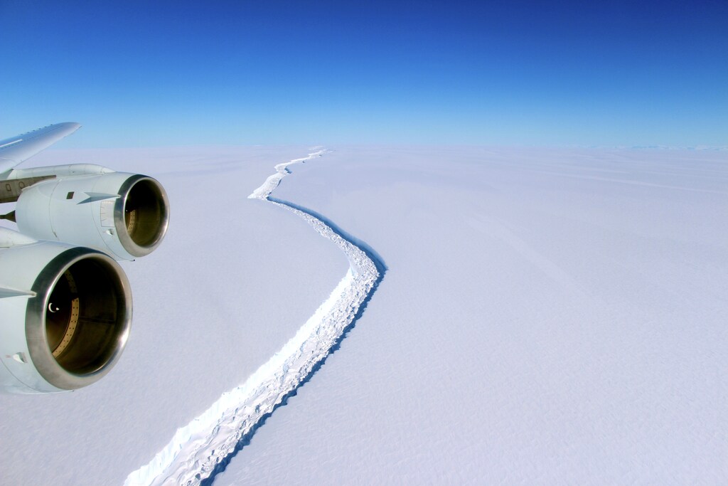 A rift across the Larsen C Ice Shelf that had grown longer and deeper is seen during an airborne surveys of changes in polar ice over the Antarctic Peninsula from NASAs DC-8 research aircraft on November 10, 2016. Coutesy NASA/Handout via REUTERS ATTENTION EDITORS - THIS IMAGE WAS PROVIDED BY A THIRD PARTY. EDITORIAL USE ONLY. - RC1899FD8A00