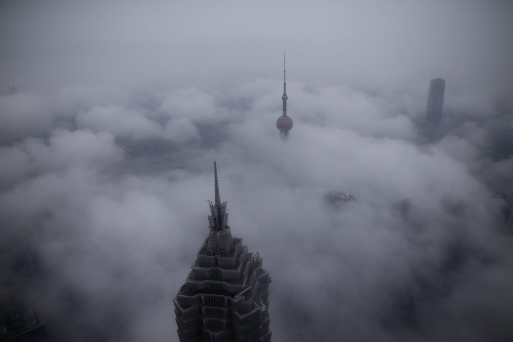 Skyscrapers Oriental Pearl Tower and Jin Mao Tower (L) are seen from the Shanghai World Financial Center, in rain at the financial district of Pudong in Shanghai, China, January 28, 2016. REUTERS/Aly Song - D1BESJSYIRAA
