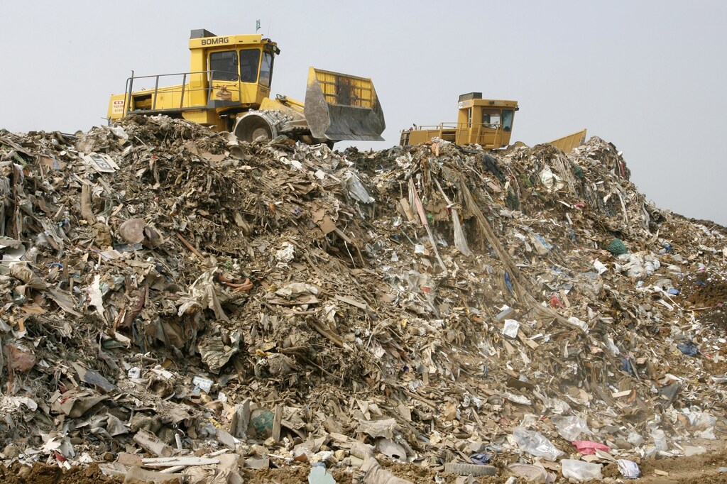 Two bulldozers push waste at a dumping ground of Sudokwon Landfill Site Management Corp. (SLC) in Incheon, west of Seoul, July 6, 2007. The SLC treats about 4.9 million tonnes waste from Seoul and the metropolitan area around Seoul every year. Starting off in Sydney on Saturday and travelling west around the world, the Live Earth concerts, planned for this weekend, are expected to attract more than a million people to raise awareness of global warming and environmental issues like climate change. REUTERS/Jo Yong-Hak (SOUTH KOREA) Methane is a major by-product of waste and is responsible for 16% of global greenhouse gas emissions.