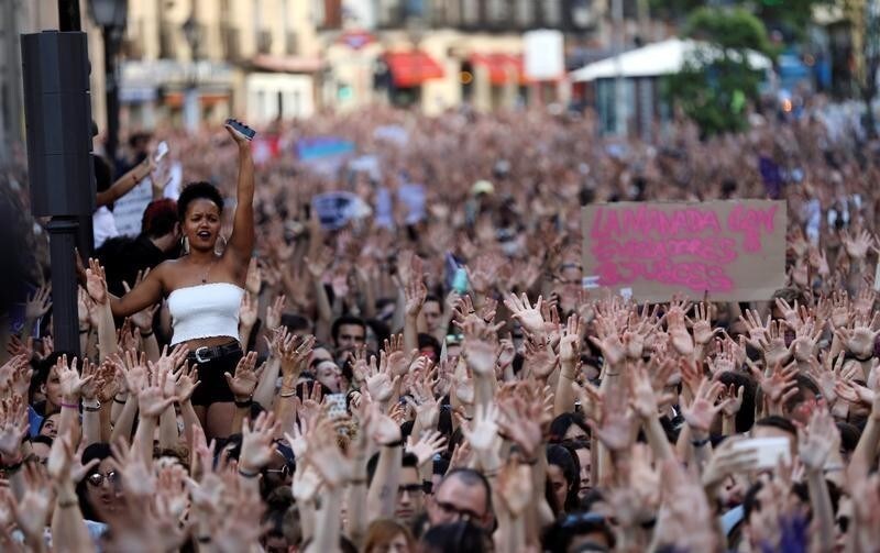 Protesters attend a demonstration against the release on bail of five men known as the "Wolf Pack" cleared of gang rape of a teenager and convicted of a lesser crime of sexual abuse in Madrid, Spain, June 22, 2018. REUTERS/Susana Vera TPX IMAGES OF THE DAY - RC1A214A6B50