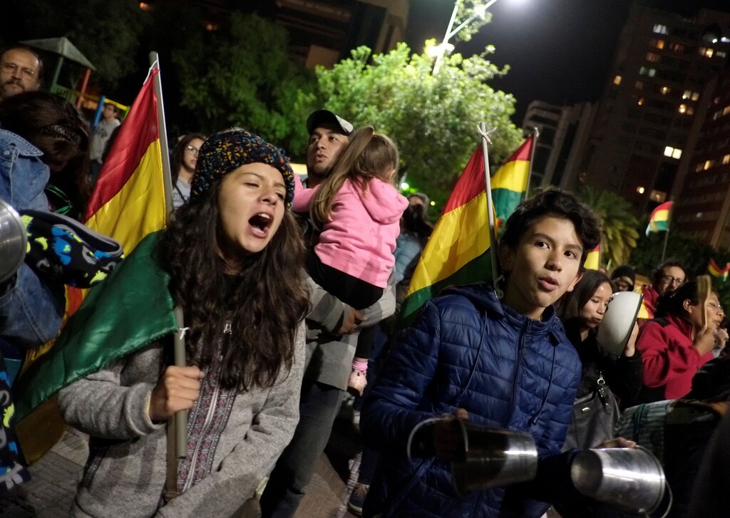 Teenagers participate in a protest against Bolivia's President Evo Morales in La Paz, Bolivia, November 2, 2019. REUTERS/David Mercado - RC1940543F60