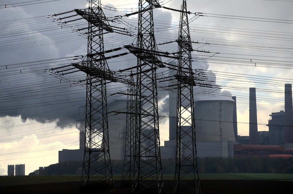 FILE PHOTO: General view of the coal power plant in Neurath near Cologne, Germany, November 5, 2021. REUTERS/Wolfgang Rattay/File Photo