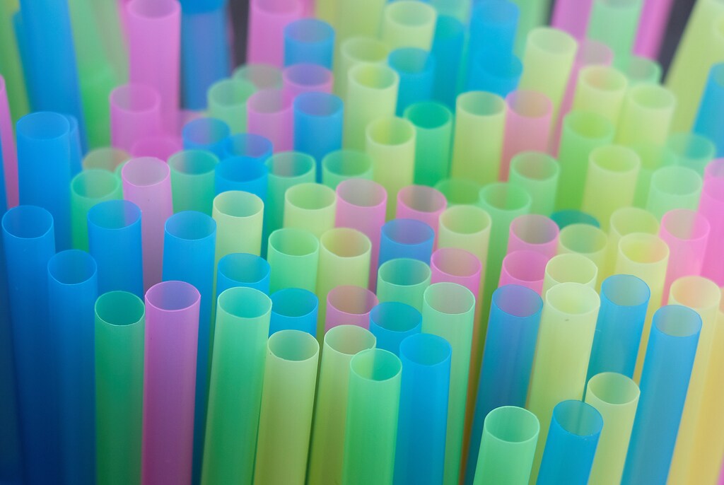 Drinking straws protrude from a glass in a illustration picture in Loughborough, Britain April 19, 2018. REUTERS/Darren Staples - RC1EB91630E0