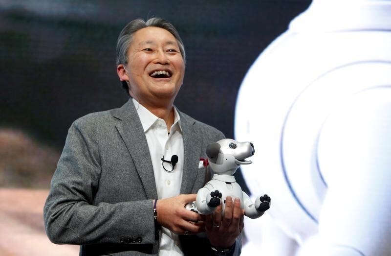 Kazuo Hirai, president and CEO of Sony Corporation, holds an Aibo robotic dog during a news conference at the 2018 CES in Las Vegas, Nevada, U.S. January 8, 2018. REUTERS/Steve Marcus - RC1D10477140