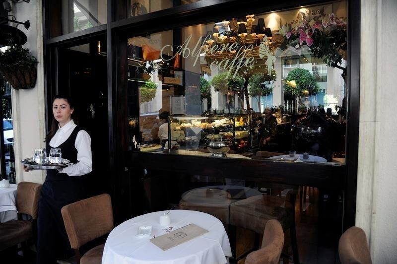 A waitress serves customers at a coffee bar in central Athens, Greece, May 10, 2016. Picture taken May 10, 2016. REUTERS/Michalis Karagiannis - S1BETDQEAFAB