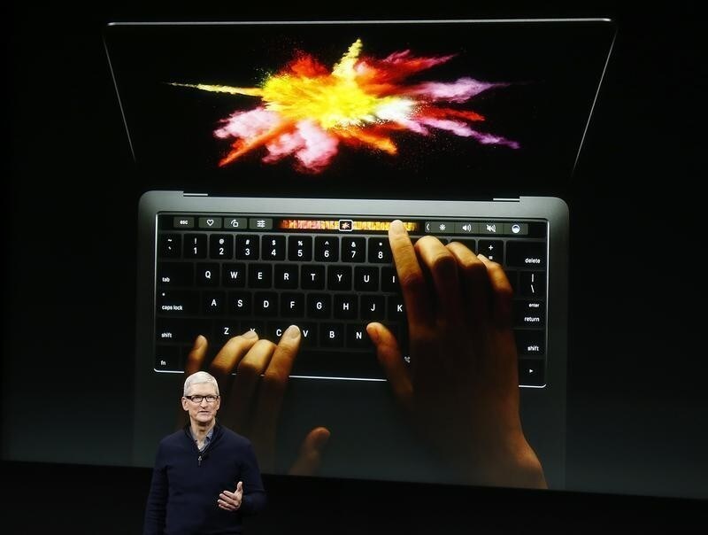 Apple CEO Tim Cook speaks under a graphic of the new MacBook Pro during an Apple media event in Cupertino, California, U.S. October 27, 2016. TPX IMAGES OF THE DAY - HT1ECAR1FI21C