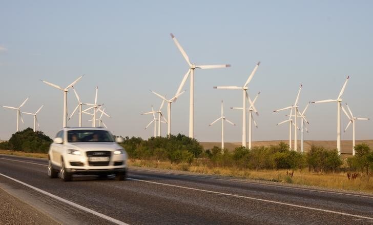This new carbon nanotube yarn could use human motion or ocean waves to produce electricity.