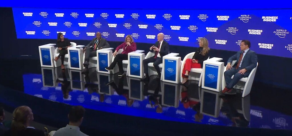 Los panelistas de la sesión Crypto at a Crossroads en la Reunión Anual del Foro Económico Mundial 2025 en Davos, sobre el futuro de la regulación de criptomonedas.