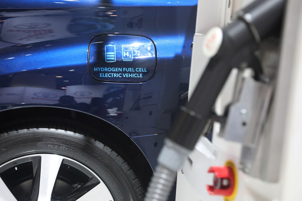 hydrogen fuels electric vehicles