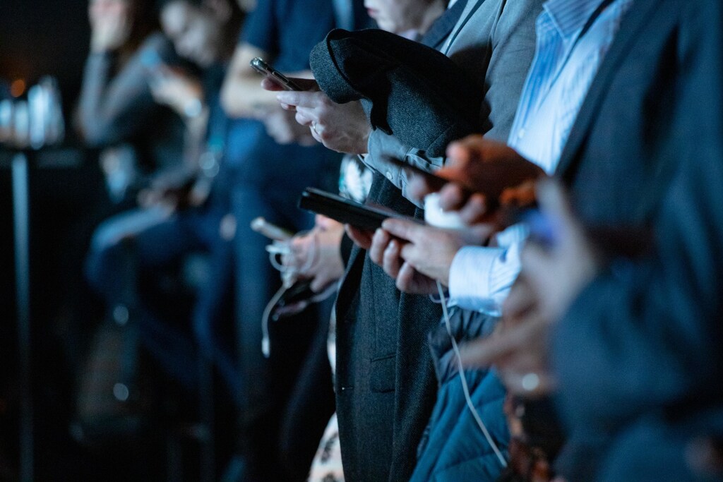 Social media platforms have created an environment in which people are being distracted.