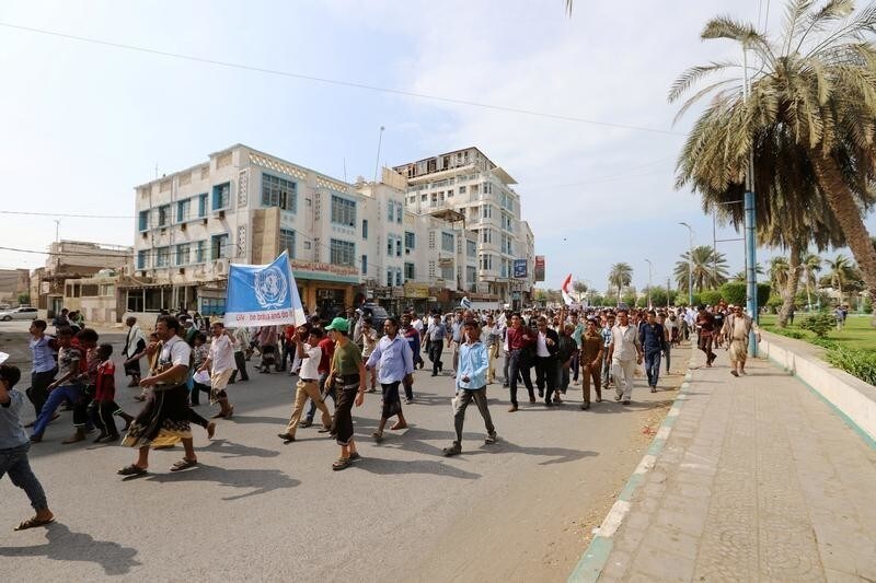 Pro-Houthi protesters demonstrate to demand the opening of humanitarian corridors in Hodeidah, Yemen December 31, 2018. REUTERS/Abduljabbar Zeyad - RC14EB0E4250