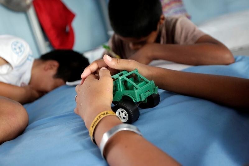Migrant children from Honduras and Mexico play at the Senda de Vida migrant shelter in Reynosa, in Tamaulipas state, Mexico June 22, 2018. Picture taken June 22, 2018. REUTERS/Daniel Becerril - RC15824275C0