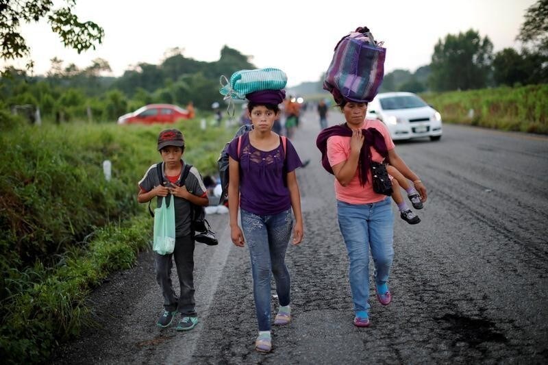 Migrants, part of a caravan of thousands from Central America en route to the United States, make their way to Pijijiapan from Mapastepec, Mexico October 25, 2018.