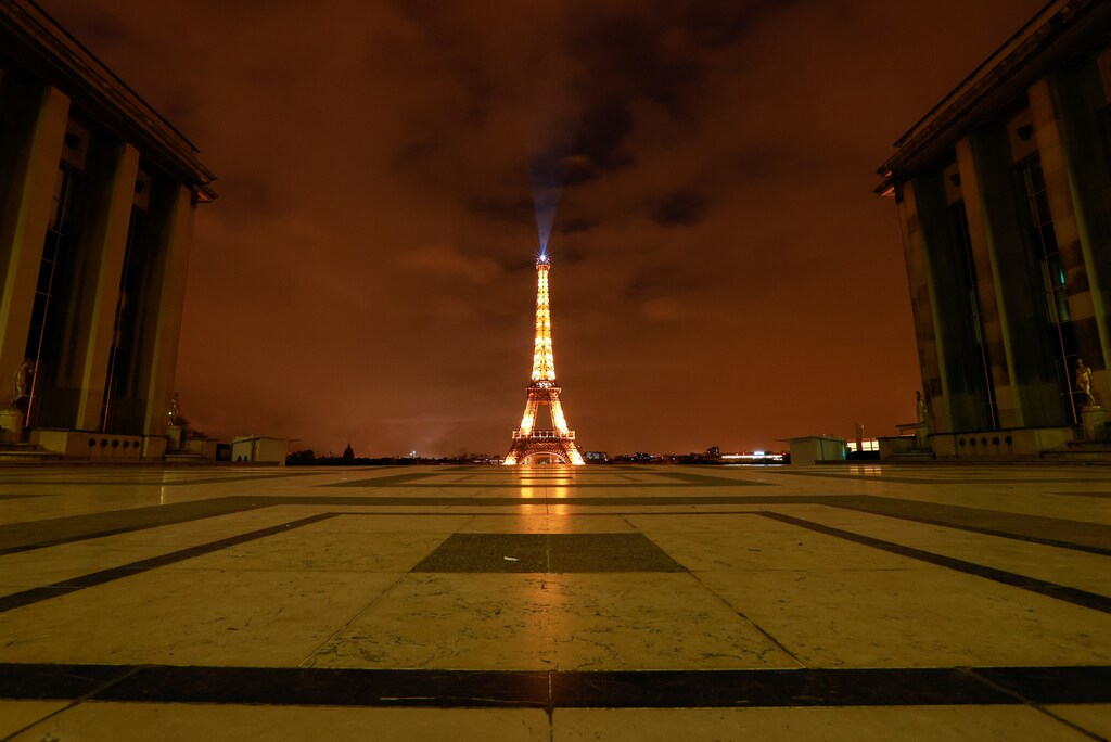 The Eiffel Tower is pictured as the national lockdown starts as part of the COVID-19 measures to fight a second wave of the coronavirus disease (COVID-19), in Paris, France, October 30, 2020. REUTERS/Christian Hartmann - RC2NSJ9STBT1